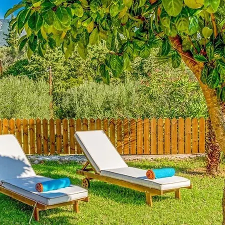 Villa Papathanatika Sleeps 10 Pool Air Con Wifi Gardelades
