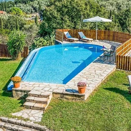 Papathanatika Sleeps 10 Pool Air Con Wifi Gardelades